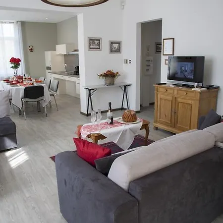 Le Rouge Garance Apartment